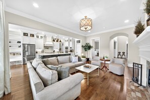 Télévision, cheminée