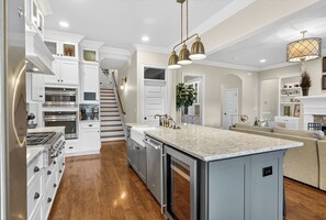 Micro-ondes, four, plaque de cuisson, lave-vaisselle