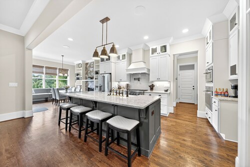 The Parkview: 4,120 SF Luxe - 3-min to DT Franklin