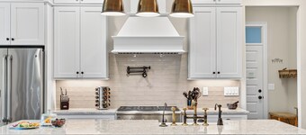 The Parkview: 4,120 SF Luxe - 3-min to DT Franklin