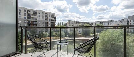 Deluxe-Apartment, Balkon, Gartenblick | Balkon