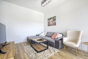 Apartamento luxo, sacada, vista para o jardim | Sala de estar