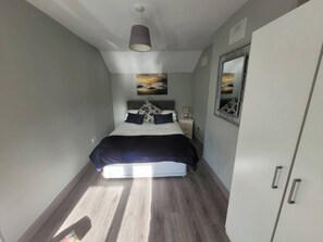 Fer et planche à repasser, Wi-Fi gratuit, draps fournis