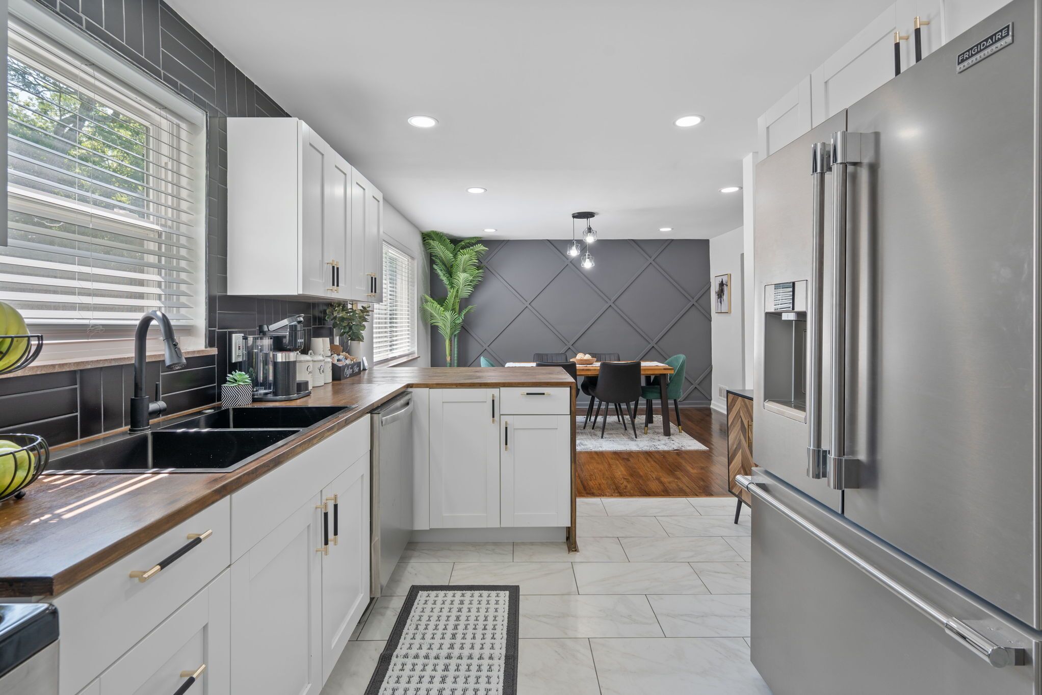 Micro-ondes, four, plaque de cuisson, lave-vaisselle