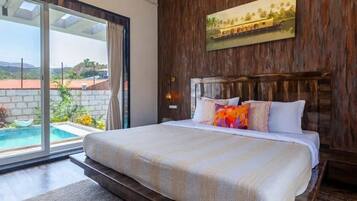 4 slaapkamers, een kluis op de kamer, een strijkplank/strijkijzer, wifi