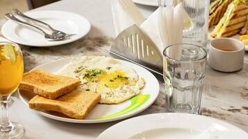 Desayuno buffet todos los días (con cargo)