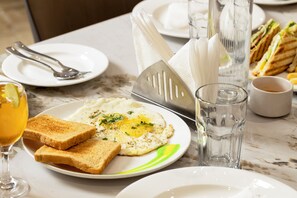 Food and drink - asar Capoors Hotel (Lucknow)