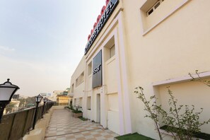 Exterior -  asar Capoors Hotel Hazratganj by Orion Hotels (Lucknow)
