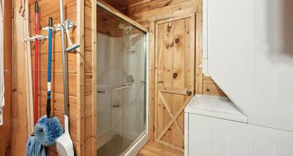 Cozy Creekside Cabin With Wraparound Porch 1 Bedroom Home