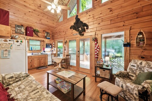Cozy Creekside Cabin With Wraparound Porch 1 Bedroom Home