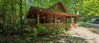아늑한 크릭사이드 캐빈, 랩어라운드 포치 있음, 1 베드룸 홈