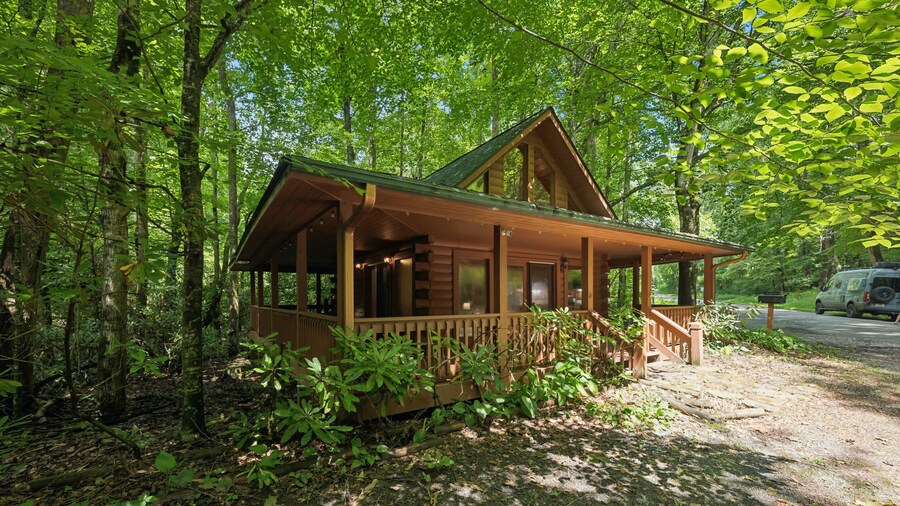 Cozy Creekside Cabin With Wraparound Porch 1 Bedroom Home