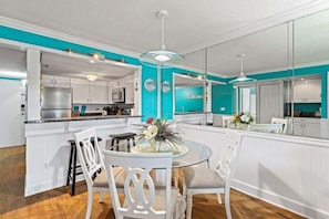 Condo, 2 Bedrooms | Dining