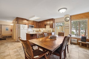 Condo, 3 Bedrooms | Dining