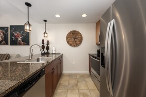 Condo, 1 Bedroom | Private kitchen