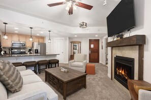Condo, 1 Bedroom | Living area