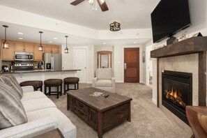 Condo, 1 Bedroom | Living area