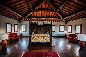 Villa, vista a la colina | Tabla de planchar con plancha, wifi gratis y ropa de cama 