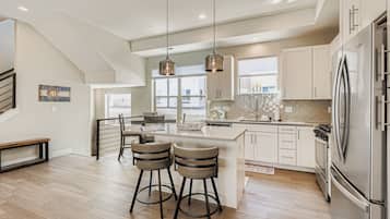 Nhà, 2 phòng ngủ | Bếp riêng | Tủ lạnh, lò nướng, dụng cụ pha cà phê/trà, lò nướng bánh mì