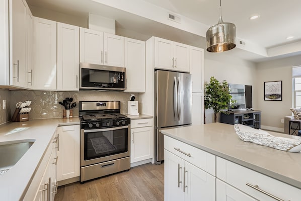 House, 2 Bedrooms | Private kitchen | Fridge, oven, coffee/tea maker, toaster