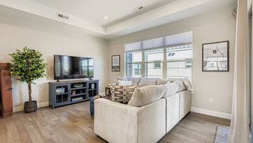 House, 2 Bedrooms | Living area | Smart TV