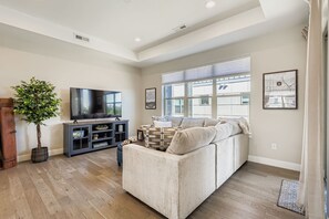 Huis, 2 slaapkamers | Woonruimte | Smart-tv