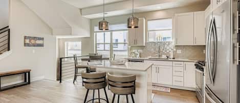 House, 2 Bedrooms | Private kitchen | Fridge, oven, coffee/tea maker, toaster