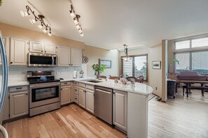 Condo, 2 Bedrooms | Private kitchen | Fridge, oven, coffee/tea maker