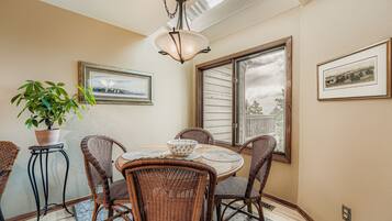 Rumah, 2 kamar tidur | Tempat makan