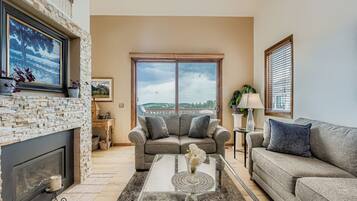 House, 2 Bedrooms | Ruang tamu | TV Pintar