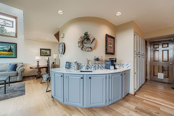 Condo, 2 Bedrooms | Interior