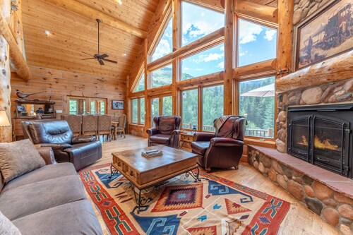 TY Slate River Camp/Luxury Log Home W/Private Fishing on the Slate River!