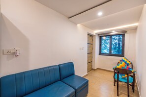 Deluxe Private Room with Living Room and Ensuite Bathroom | Living area - goSTOPS Mussoorie Clock Tower (Mussoorie)