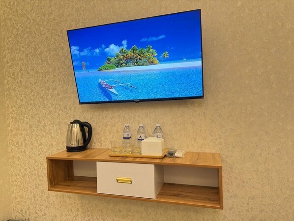 Comfort kamer, 1 twee- of 2 eenpersoonsbedden | Televisie