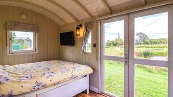 1 bedroom, individually decorated, individually furnished, free WiFi