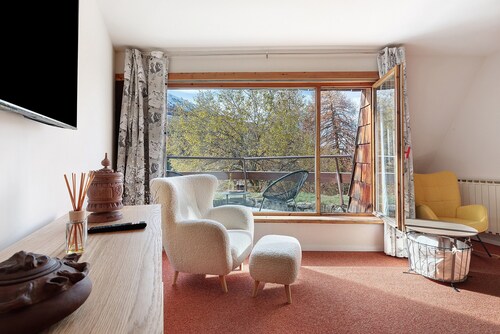 Studio 'Ma Chérie-Lumière' with Mountain View and Balcony