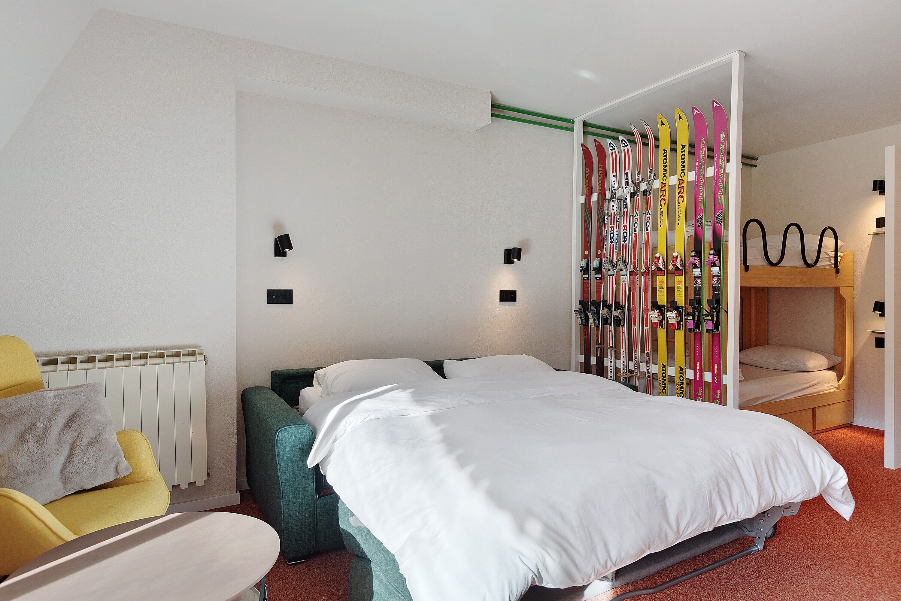 1 bedroom, bed sheets
