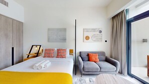 1 bedroom, iron/ironing board, free WiFi, bed sheets - Vibrant Studio l Peaceful Retreat l Heart of JVC (Jumeirah Village Circle)