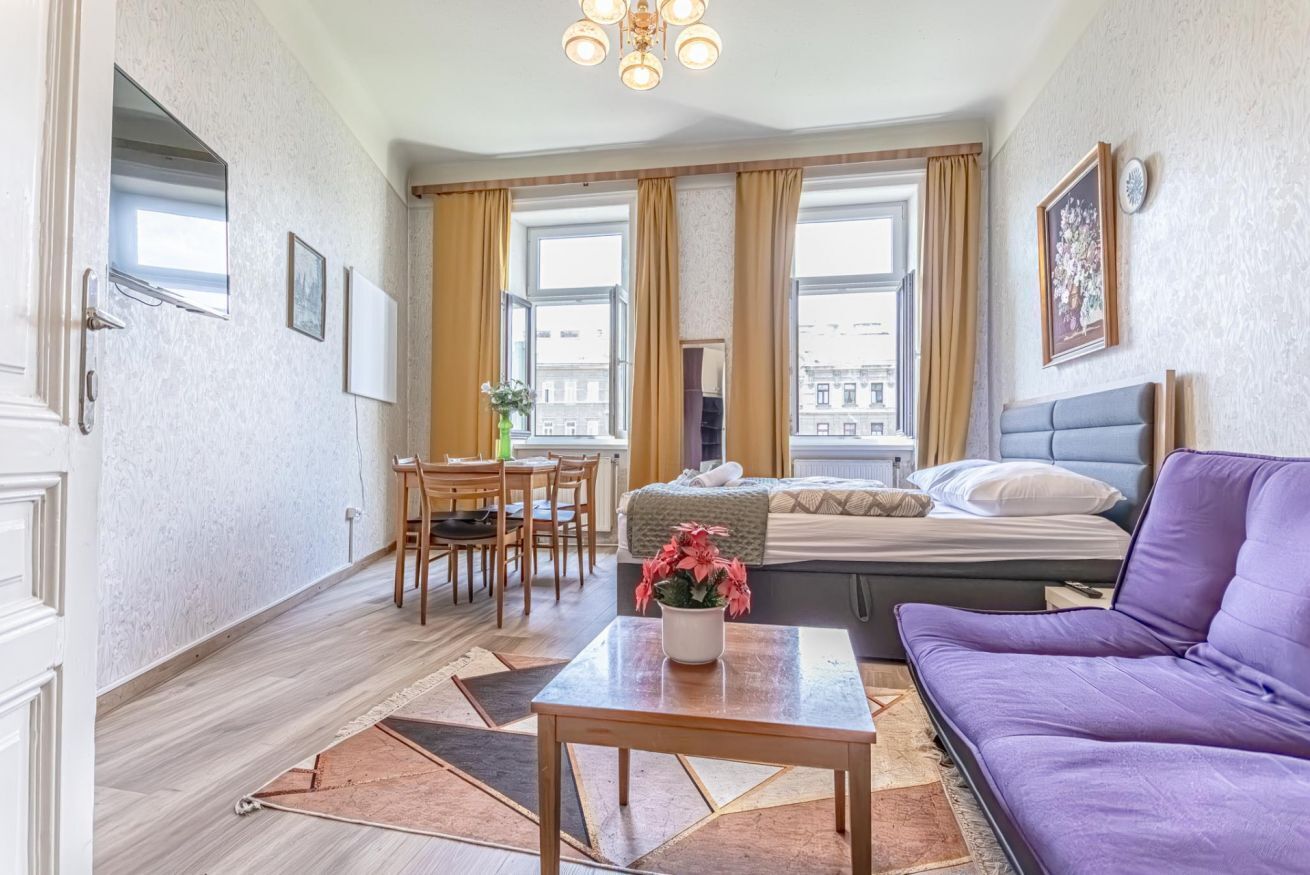 2 Schlafzimmer, Schreibtisch, Bügeleisen/Bügelbrett, Reisekinderbett