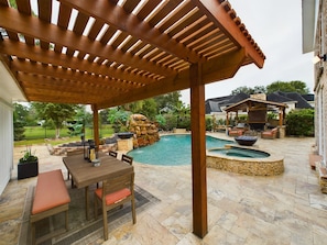 Outdoor pool, a heated pool - Buckle & Boots BNB - 20 minutes to downtown + pool (Houston)