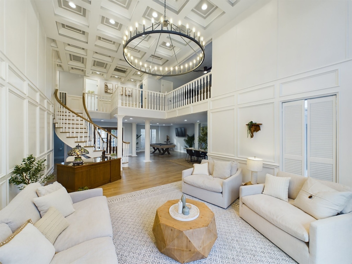 Buckle & Boots BNB - 20 minutes to downtown + pool