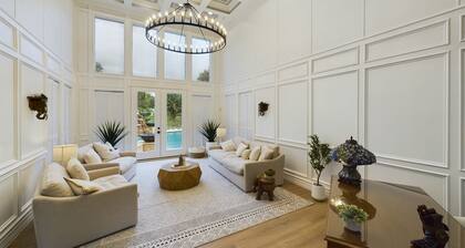 Buckle & Boots BNB - 20 minutes to downtown + pool