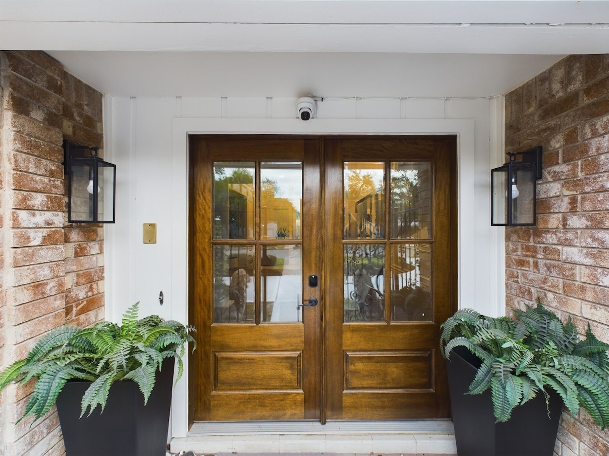 Photo 5 of Buckle & Boots BNB - 20 minutes to downtown + pool