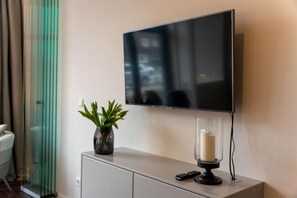 Desk, laptop workspace, free WiFi
