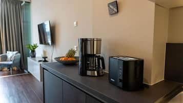 华丽双人房 | 私人厨房 | 冰箱、微波炉、炉灶、厨具/餐具