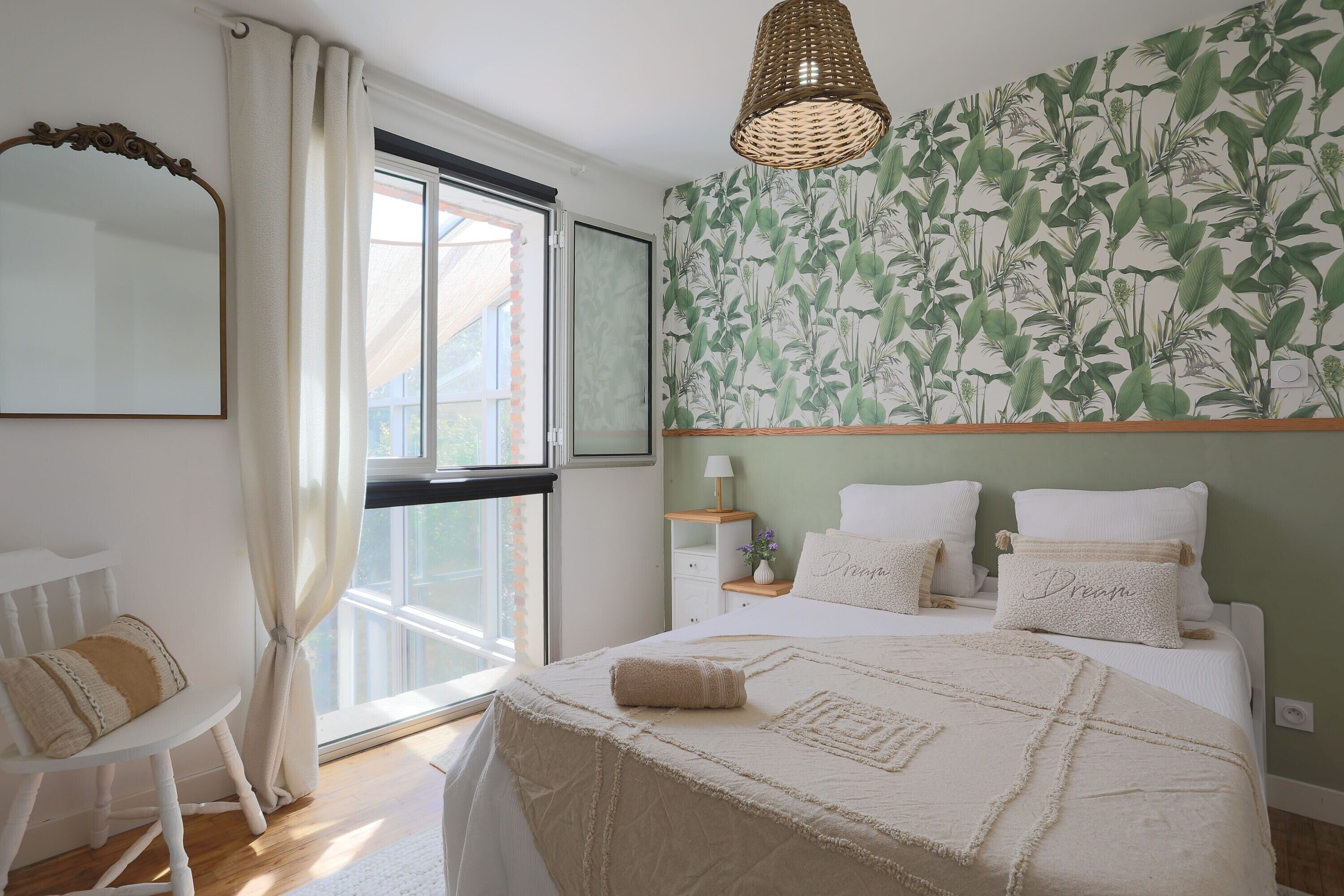 5 chambres, fer et planche à repasser, Wi-Fi, draps fournis