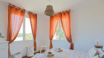 5 slaapkamers, een strijkplank/strijkijzer, wifi, beddengoed