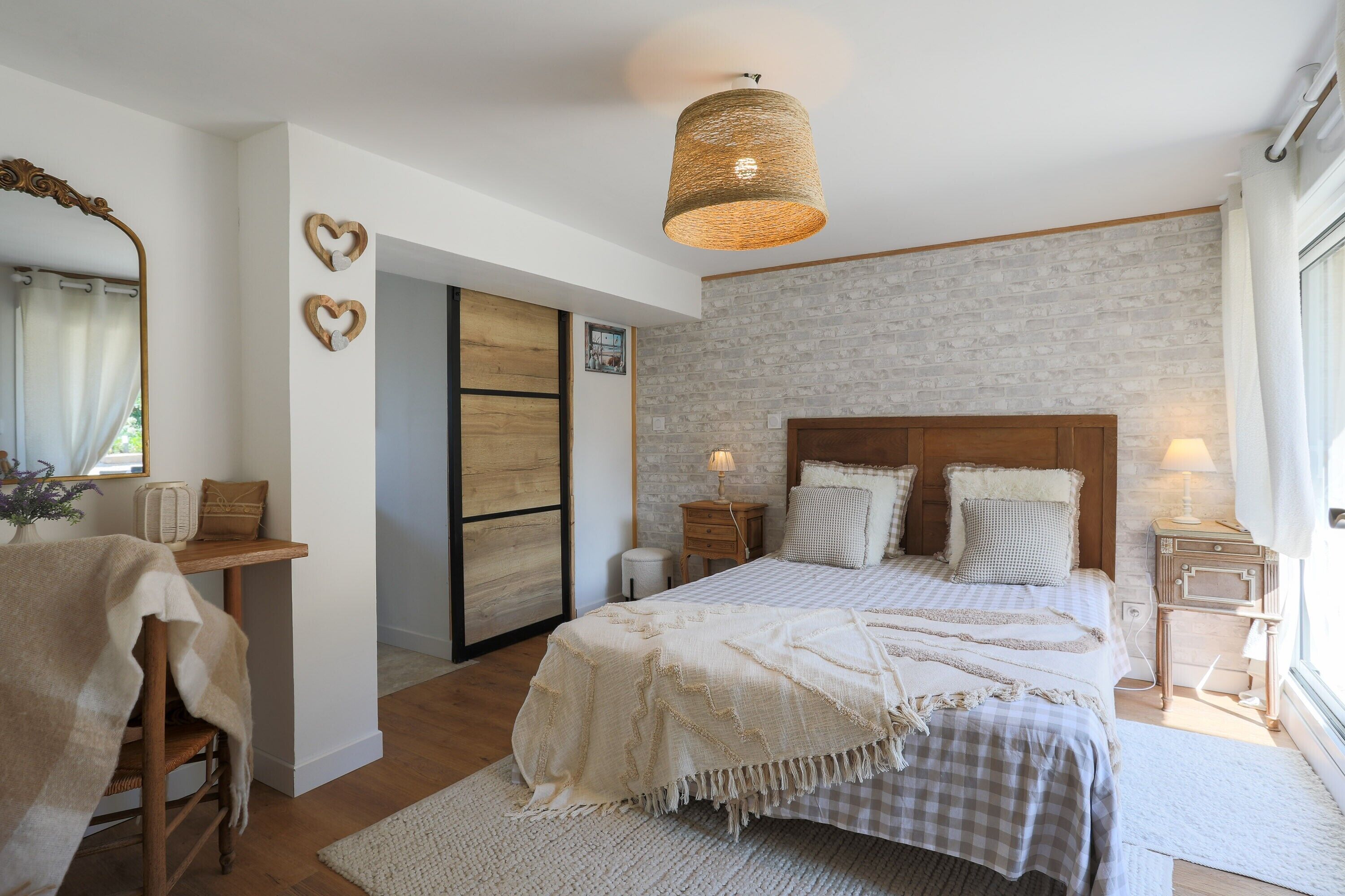 5 makuuhuonetta, silitysrauta/-lauta, Wi-Fi, vuodevaatteet