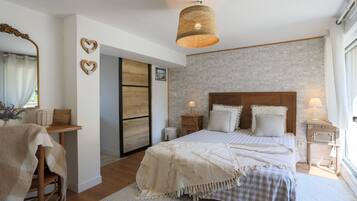 5 makuuhuonetta, silitysrauta/-lauta, Wi-Fi, vuodevaatteet