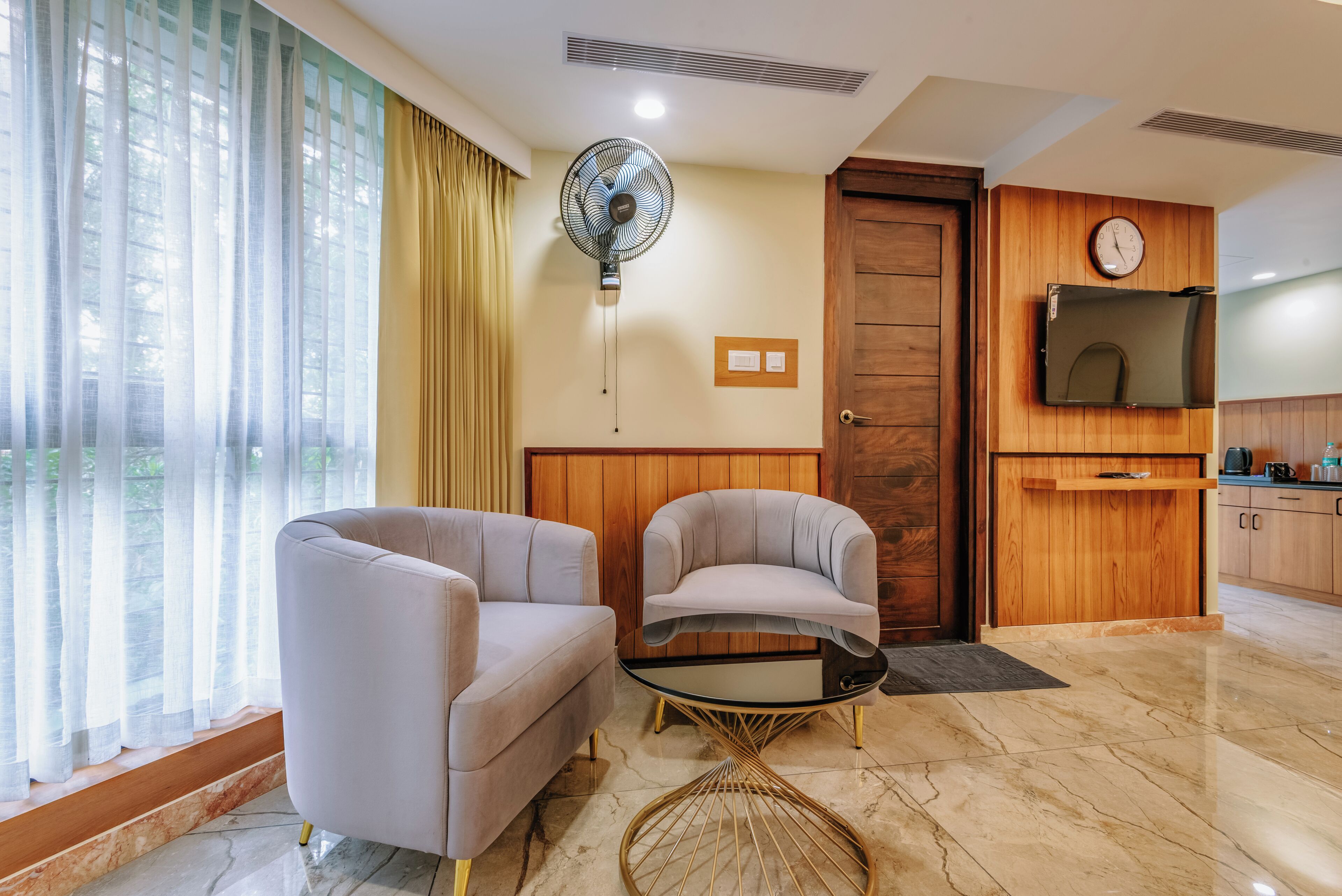 Deluxe Room | Hypo-allergenic bedding, minibar, individually decorated